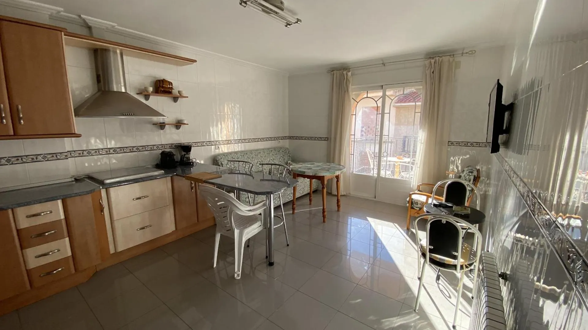 Villa Caniles 0*,  España